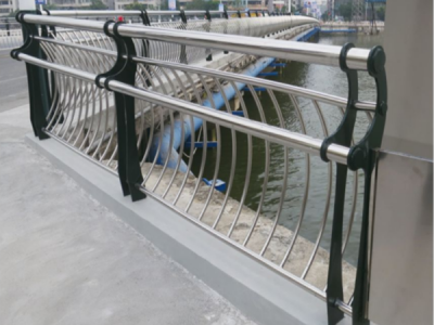 橋梁304不銹鋼復(fù)合管護欄