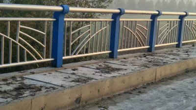 橋梁亞光不銹鋼復(fù)合管護欄 1.2m